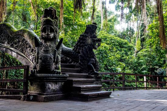 Mandala Suci Wenara Wana